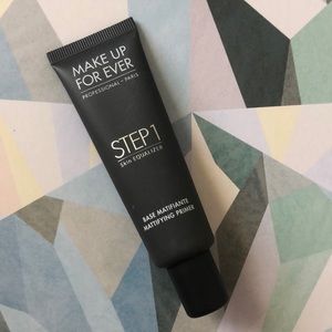 Mattifying primer